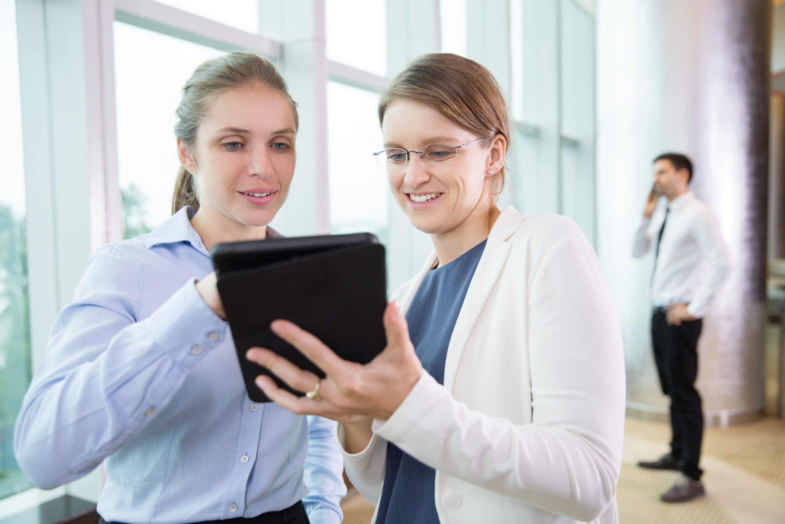 Facilitating interdisciplinary collaboration among stakeholders.